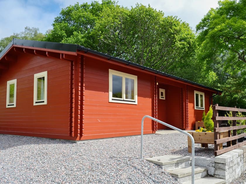 Sunny and bright holiday cottage | Cruachan Log Cabin, Banavie, near Fort William