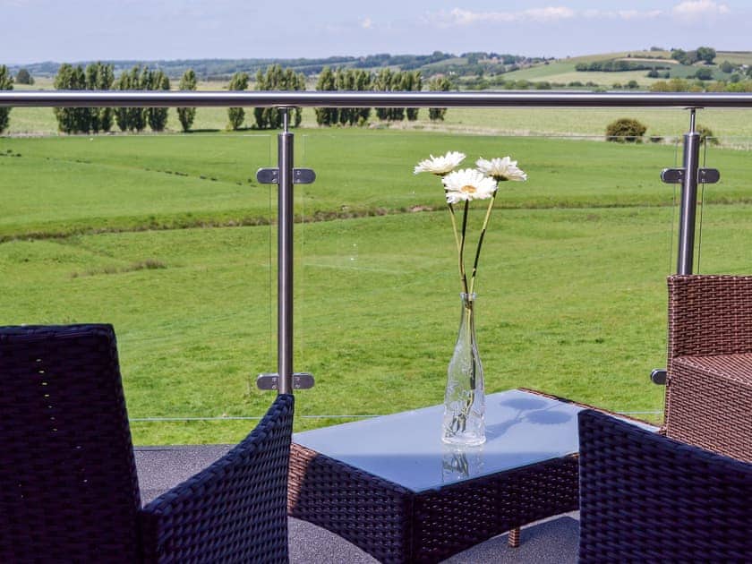 Relax and soak up the uninterrupted views | Henry Oscar House, Winchelsea, near Rye