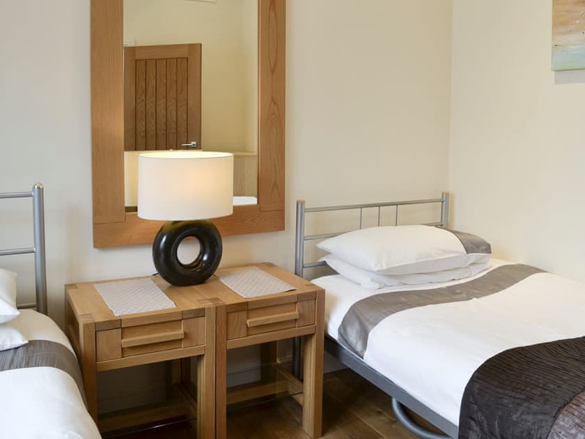 Good-sized twin bedroom | Mews Cottage, Bridlington