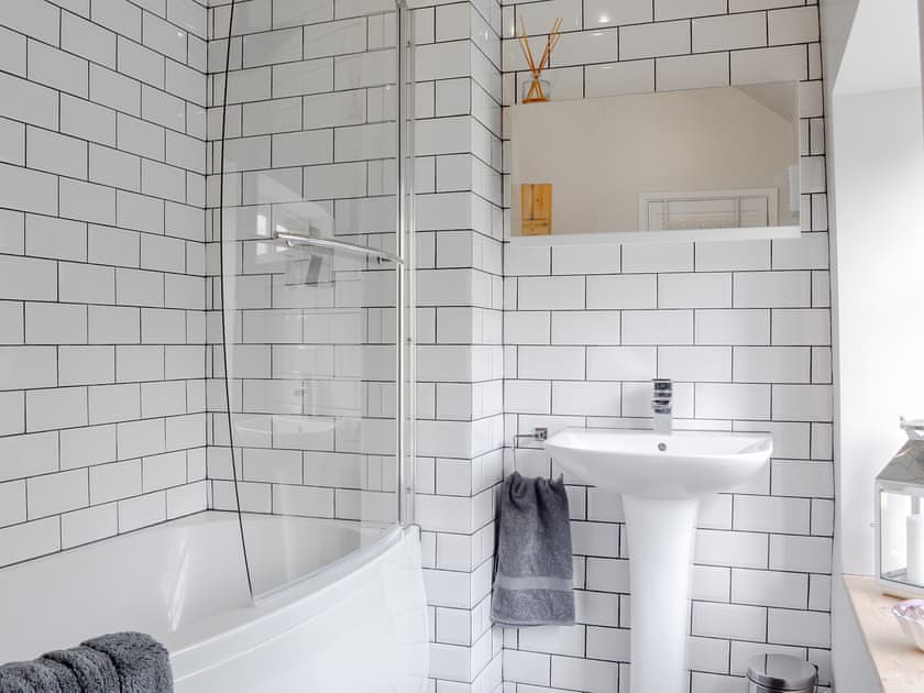 Well presented tiled bathroom | Pear Tree Cottage, Wirksworth, near Matlock