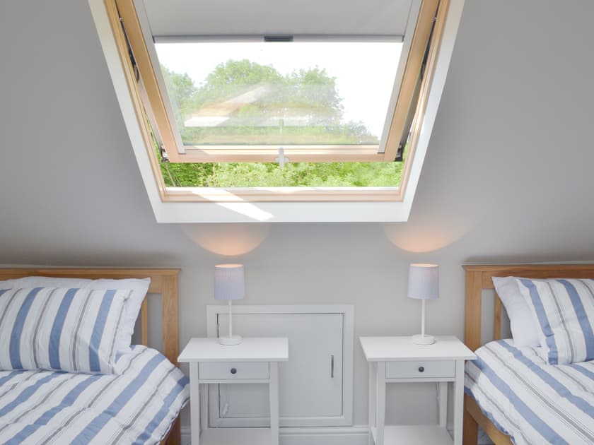 Cosy twin bedroom | Pear Tree Cottage, Wirksworth, near Matlock