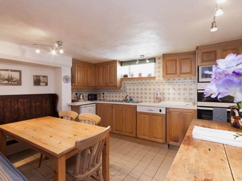 Kitchen and dining area | Church Street 17, Salcombe