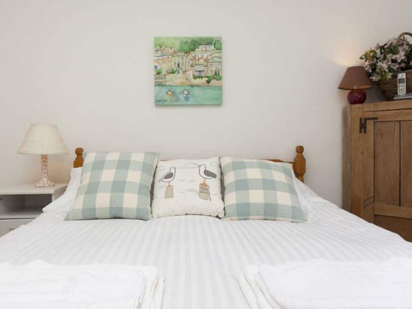 Bedroom with kingsize bed | Church Street 17, Salcombe