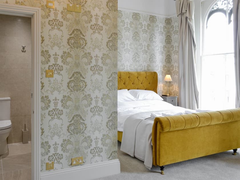 Large double bedroom with en-suite bathroom | Apartment 5 - Elliot Terrace, Plymouth