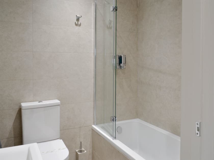 En-suite bathroom with shower over bath | Apartment 5 - Elliot Terrace, Plymouth