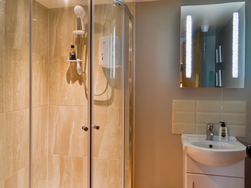 Shower room | The Hayloft - Chestney House & The Hayloft, Hunstanton