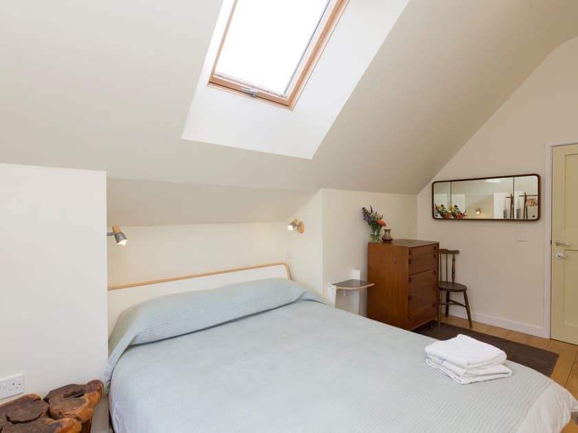 Comfortable double bedroom | Canal Central, Maesbury Marsh, near Oswestry