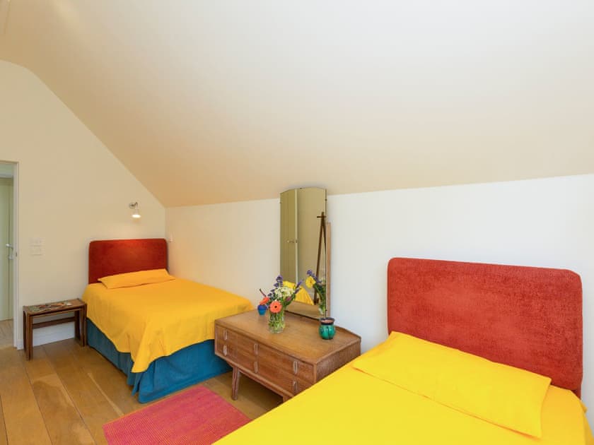 Good-sized twin bedroom | Canal Central, Maesbury Marsh, near Oswestry