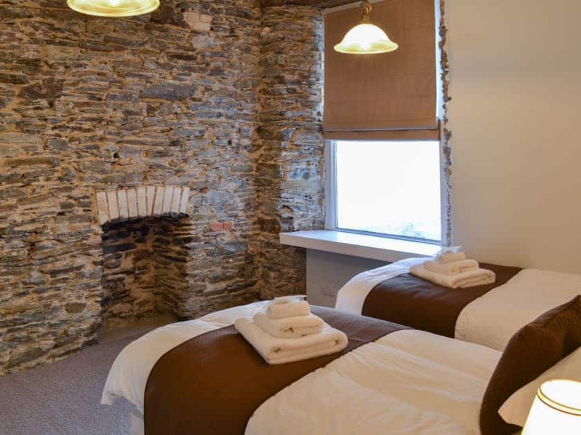 Twin bedded room with open fireplace | Rosetta ApartmentsOcean Mist, Newquay