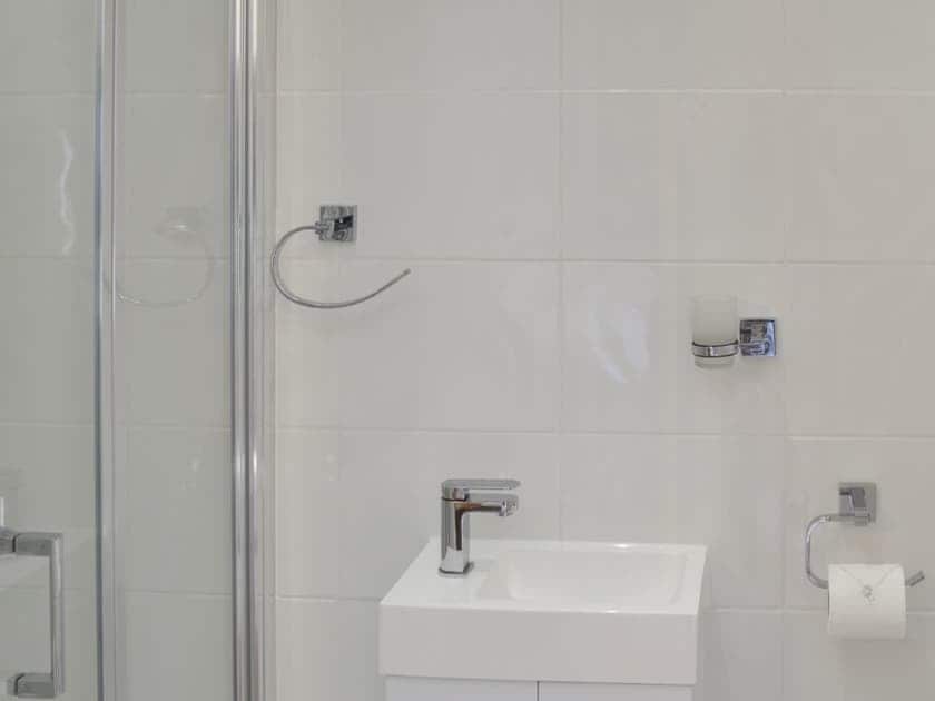 En-suite shower room | Rosetta ApartmentsOcean Mist, Newquay