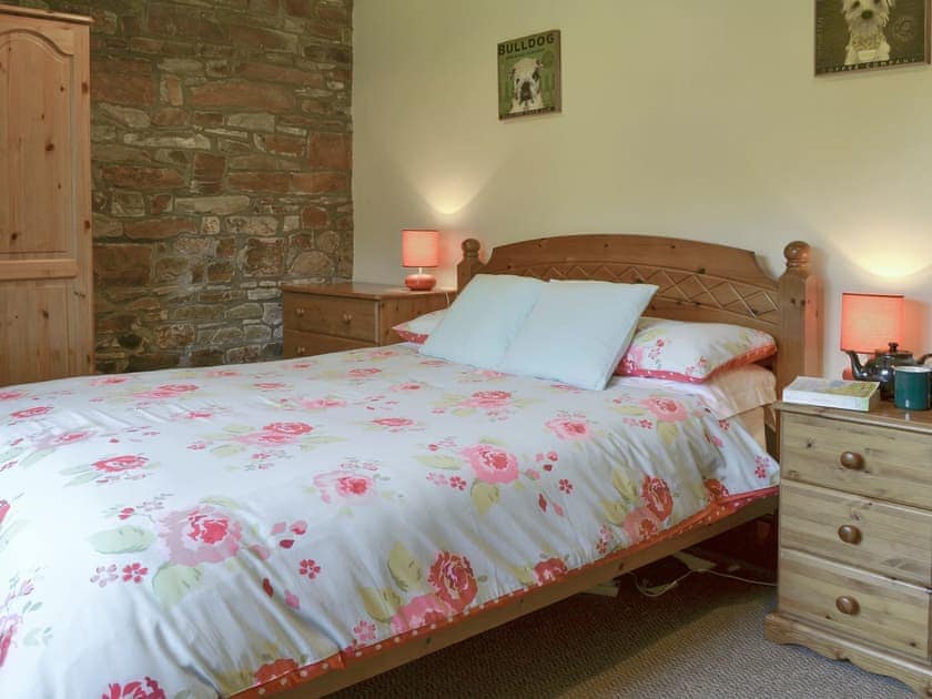 Relaxing double bedroom | Warren Cottage - Stowford Lodge Holiday Cottages, Langtree, near Great Torrington