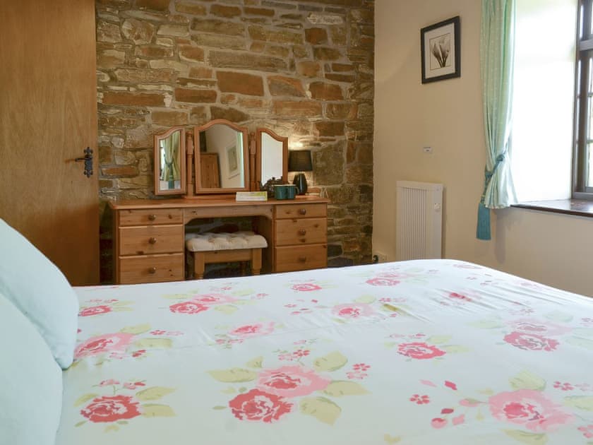 Dressing area within the double bedroom | Warren Cottage - Stowford Lodge Holiday Cottages, Langtree, near Great Torrington
