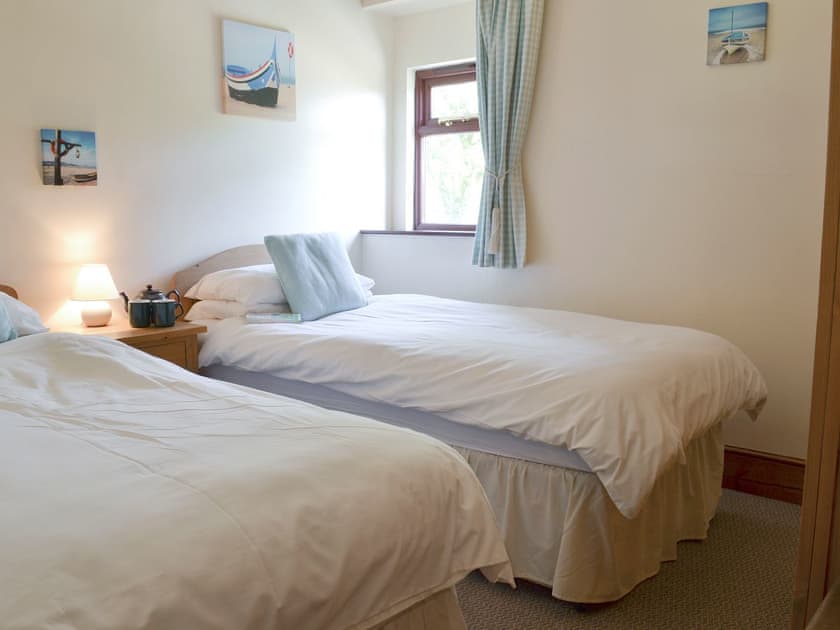 Good-sized second twin bedroom | Warren Cottage - Stowford Lodge Holiday Cottages, Langtree, near Great Torrington