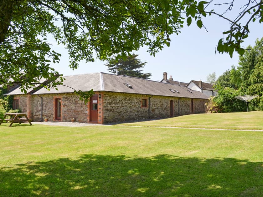 Extensive lawned gardens | Warren Cottage - Stowford Lodge Holiday Cottages, Langtree, near Great Torrington