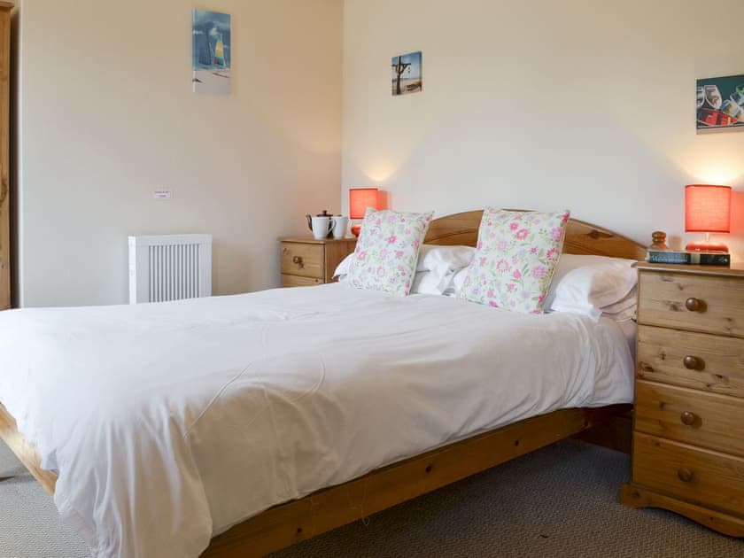 Relaxing double bedroom | Halcyon Cottage - Stowford Lodge Holiday Cottages, Langtree, near Great Torrington