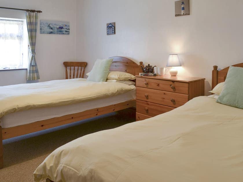Comfortable twin bedroom | Tarquol Cottage - Stowford Lodge Holiday Cottages, Langtree, near Great Torrington