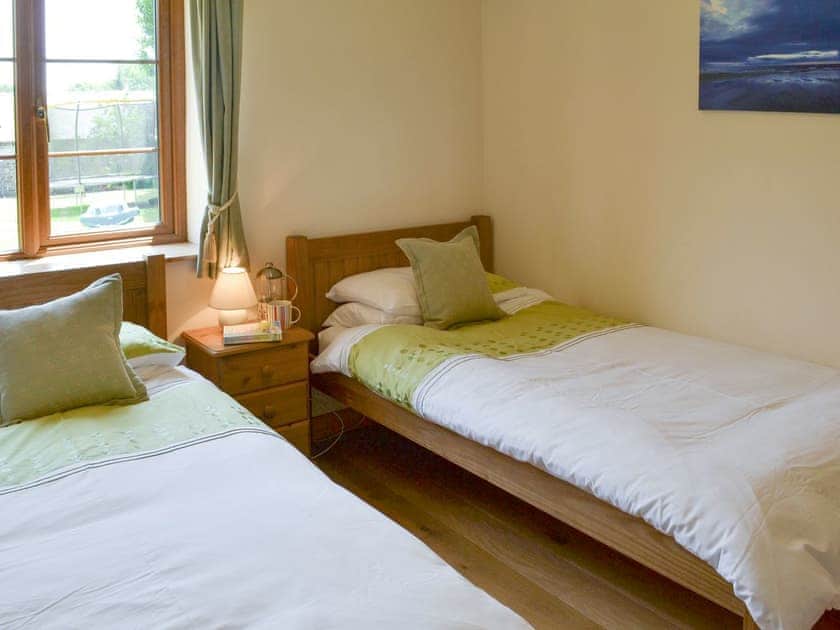 Good-sized twin bedroom | Tarka’s Holt Log Cabin - Stowford Lodge Holiday Cottages, Langtree, near Great Torrington