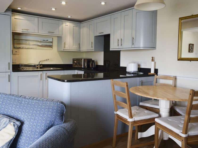 Kitchen and dining area | Tappers Quay 4, Salcombe
