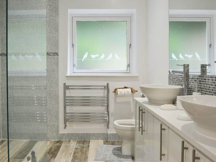 En-suite shower room | Burrills View, Horderley, near Craven Arms