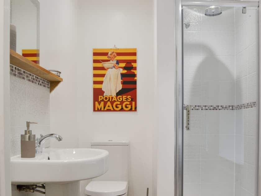 En-suite shower room | Burrills View, Horderley, near Craven Arms
