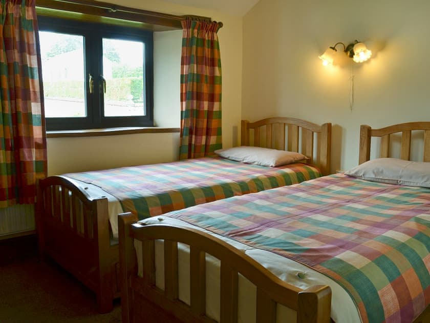 Cosy twin bedroom | Stowford Barton Cottage - Swallows Nest - Stowford Barton Cottages, Stowford, Okehampton