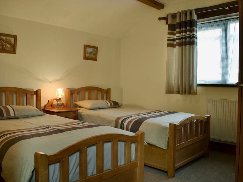 Charming twin bedroom | Stowford Barton Cottage - Swallows Nest - Stowford Barton Cottages, Stowford, Okehampton