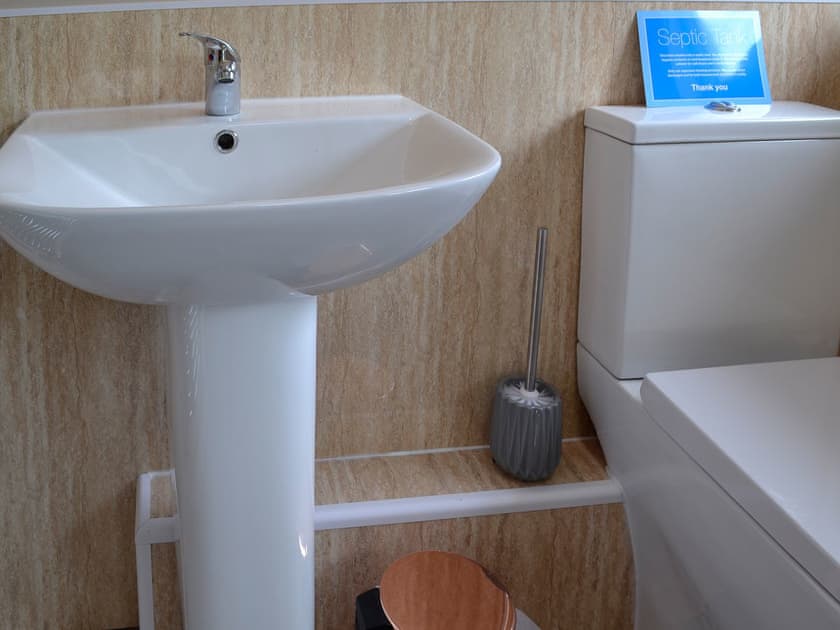 Shower room | Dolview, Pen-y-Bont, near Llandrindod Wells