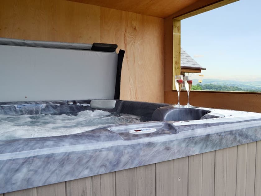 Hot tub | Dolview, Pen-y-Bont, near Llandrindod Wells