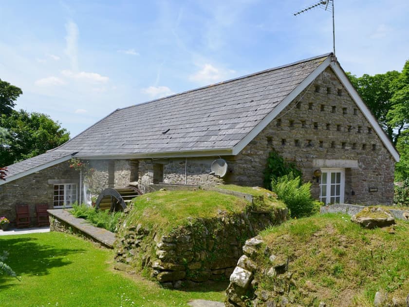 Traditional and comfortable holiday home | TrethinDovecote, Advent