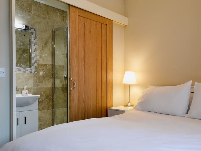 Comfortable double bedroom with en-suite | The Hen House - White House Cottages, Brandon, near Durham