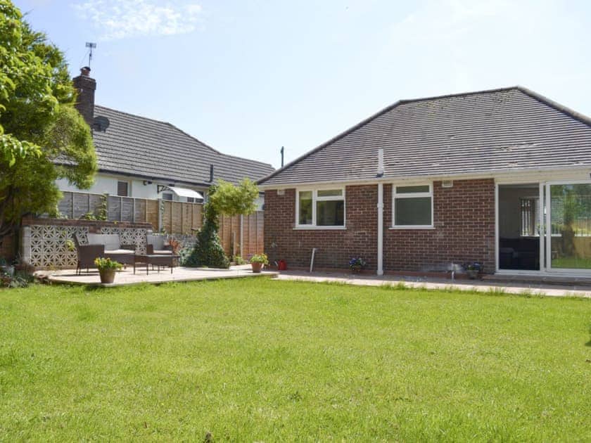 Lawned garden and rear of property | Jasper, Broadstone, near Bournemouth