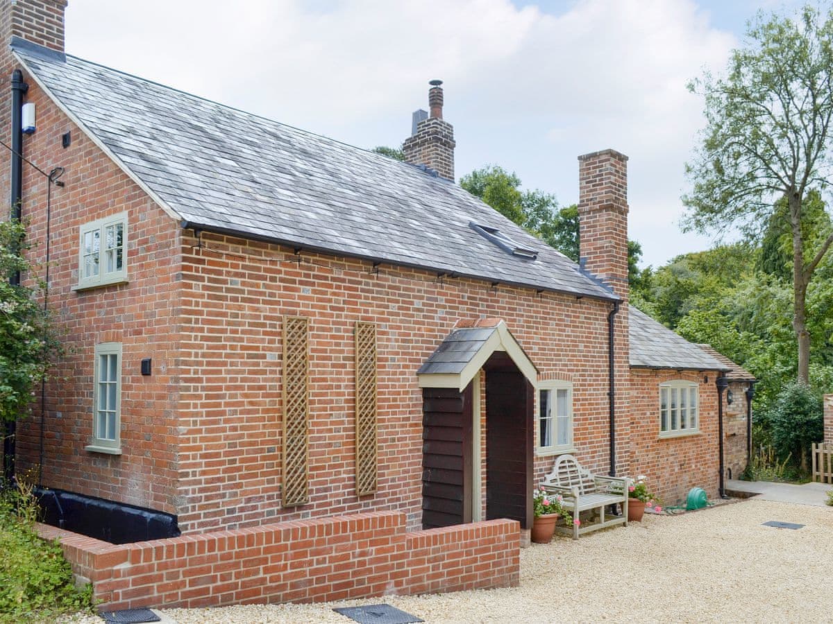 Pond Cottage Ref Deef In Boldre Near Lymington Hampshire