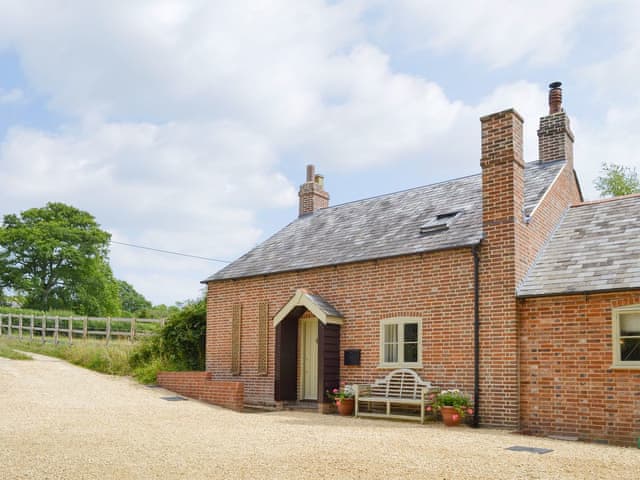Pond Cottage Ref Deef In Boldre Near Lymington Hampshire