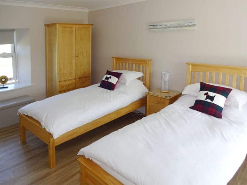 Cosy twin bedroom | Charlie’s Cottage, Muasdale, near Campbeltown