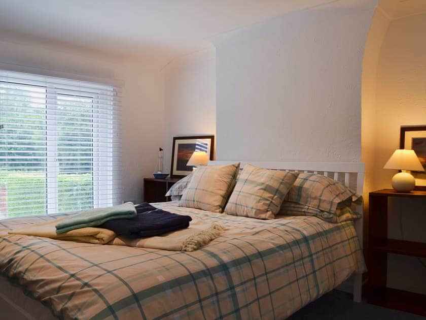 Double bedroom | Horseshoe Cottage, Porchfield, near Cowes