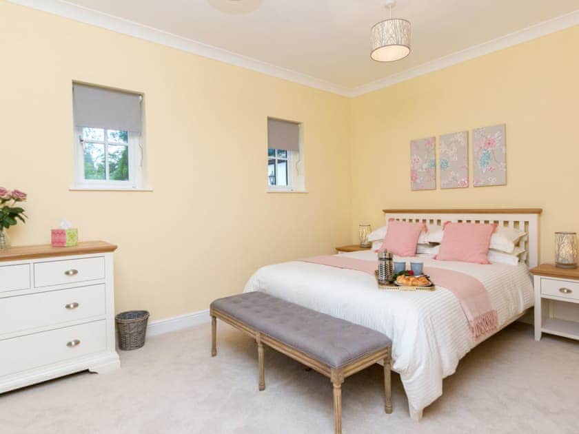 Spacious, comfortable double bedroom | Grace’s Cottage - Invertrossachs Estate Cottages, Invertrossachs, near Callander
