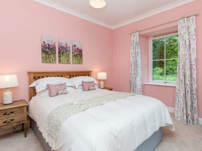 Comfortable double bedroom | Grace’s Cottage - Invertrossachs Estate Cottages, Invertrossachs, near Callander