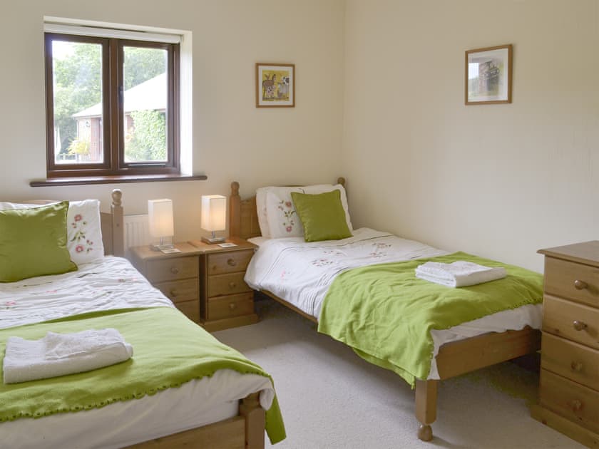 Good sized twin bedroom | Cider Barn - Burracott Farm, Poundstock, Bude