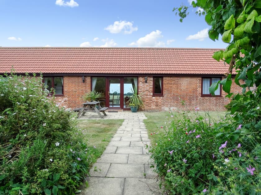 Lovingly renovated detached holiday barn  | Meadow View, Leiston, near Aldeburgh