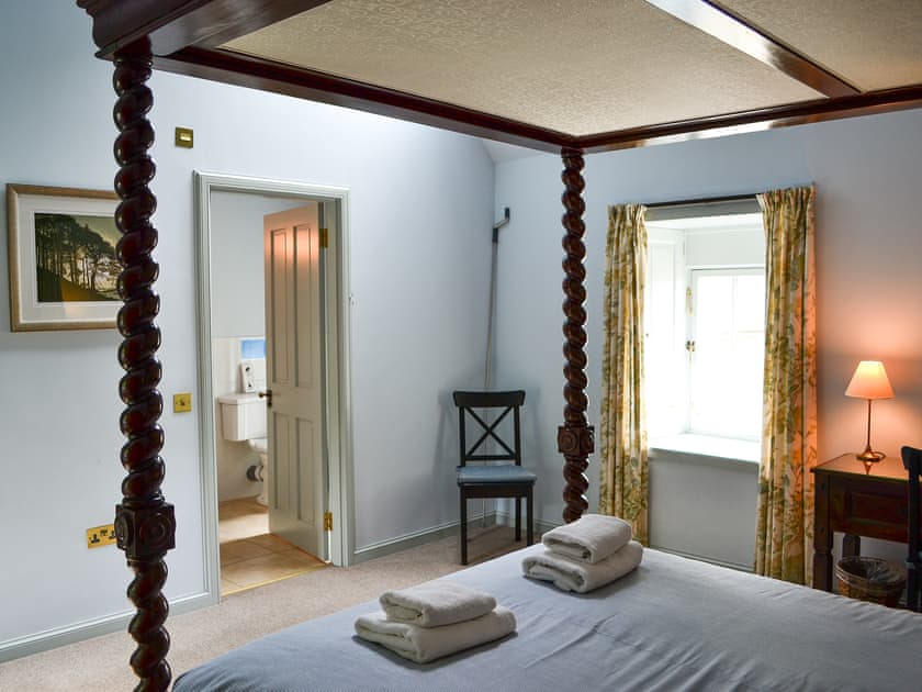 Four poster bedroom | Courtyard Cottage - Mellerstain, Mellerstain, near Kelso