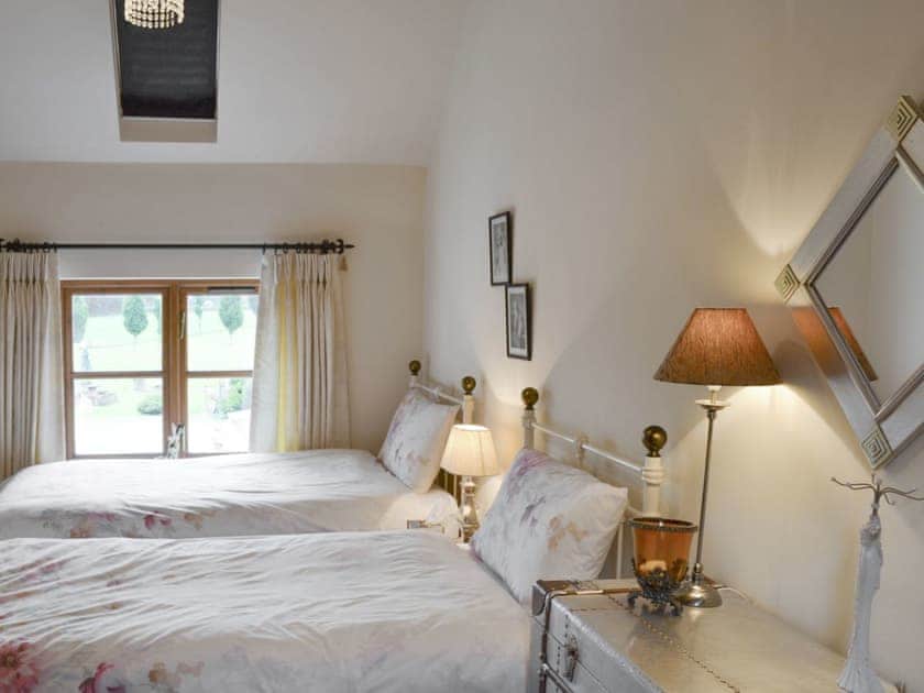 Light and airy twin bedroom | Buddileigh Farm, Betley, near Nantwich
