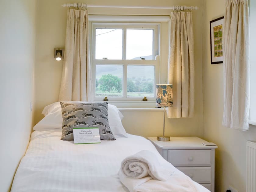 Dual aspect single bedroom | Swallows Nest, Hebden, near Grassington
