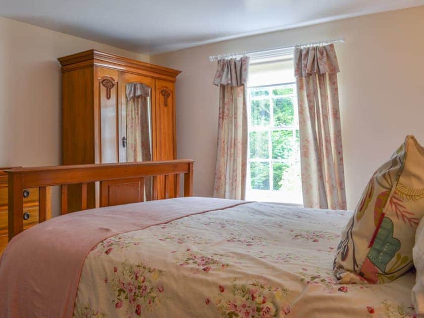 Romantic country-style double bedroom | Laundry Cottage - Thorpe Hall Cottages, Rudston, near Bridlington