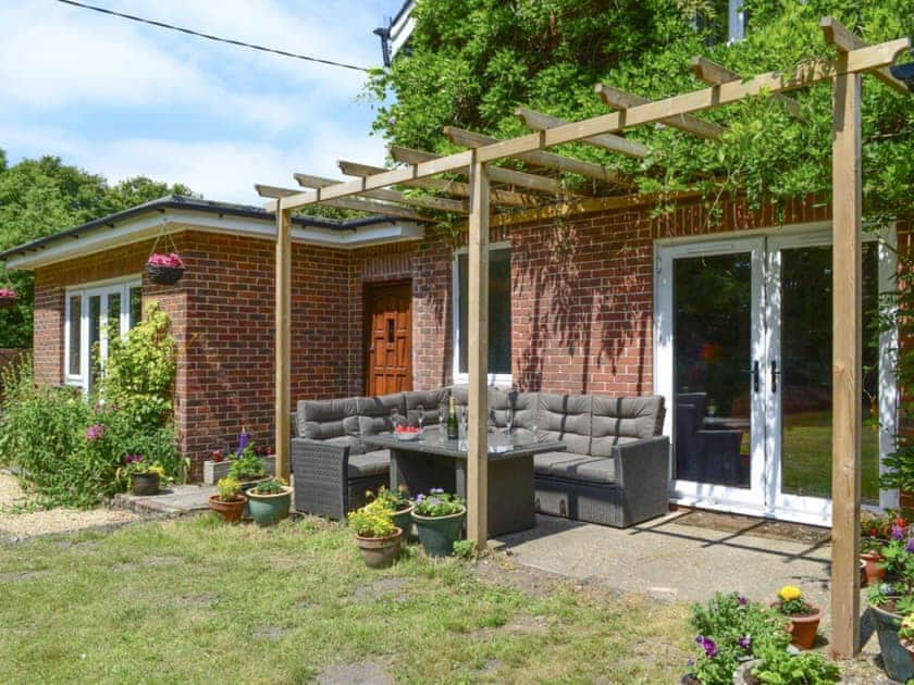 Tranquil sitting out area | Oakdene Lodge, Wimborne