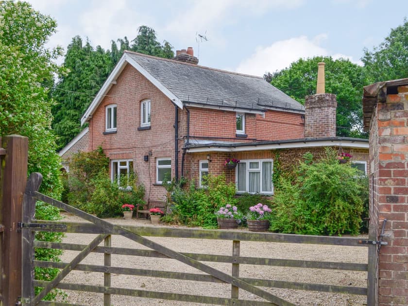 Appealing holiday home with garden | Oakdene Lodge, Wimborne