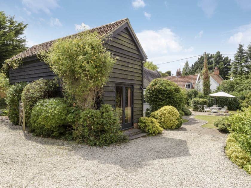 Barn annexe with sleeping and en-suite facilities | Thatched Cottage, Sternfield, near Aldeburgh
