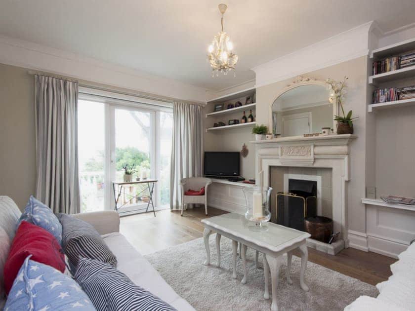 Serene living room | Weald, Salcombe