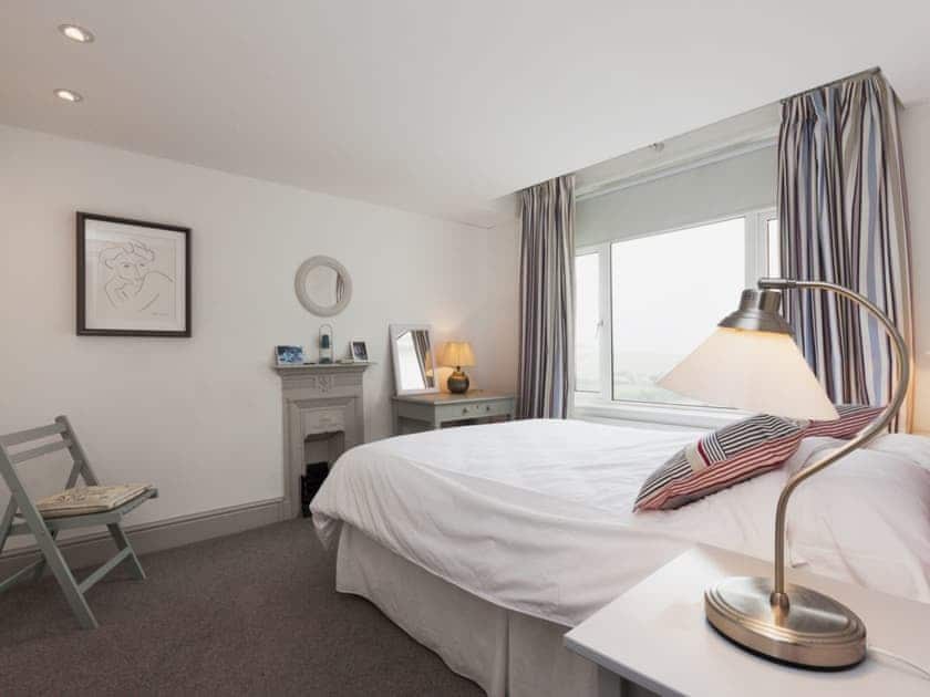 Bedroom with kingsize bed | Weald, Salcombe