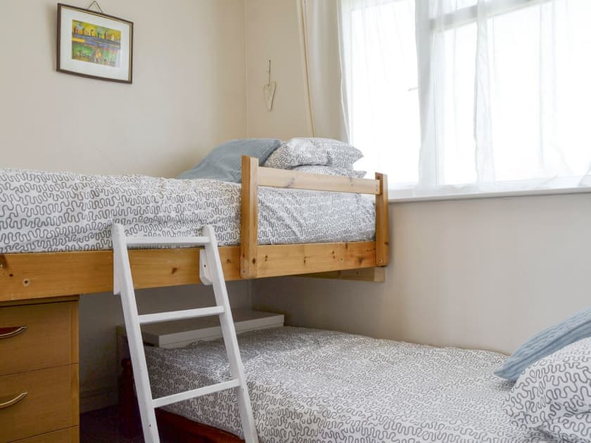 Light and airy twin bedroom | Brambles Kip, Freshwater