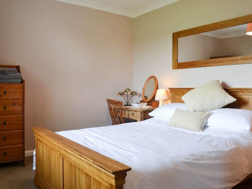 Kingsize double bedroom with charming dressing area | Jasmine Cottage, Consett, near Durham
